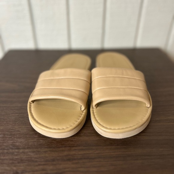 Vince Olina Slip On Sandals, size 8.5. - Picture 3 of 9